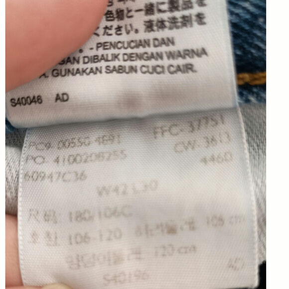 Rare Tag Levis 550 Mens Jeans 42W x 30L Denim relaxed fit Distressed - Picture 9 of 9